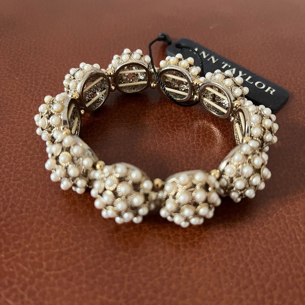 Ann Taylor, Mini pearl stretchy bracelet